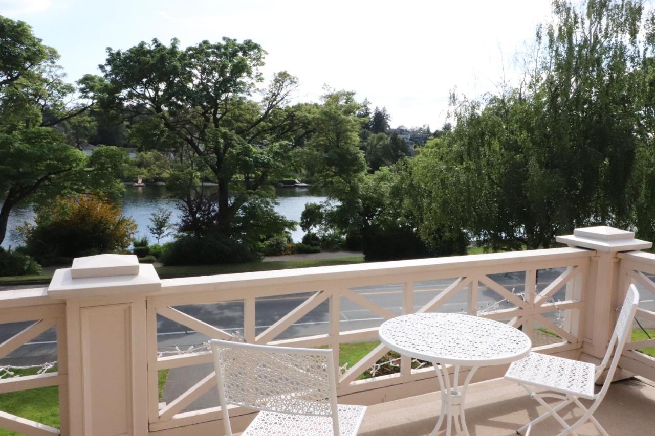 Lipton Place By Elegant Waterfront Esquimalt Exterior foto